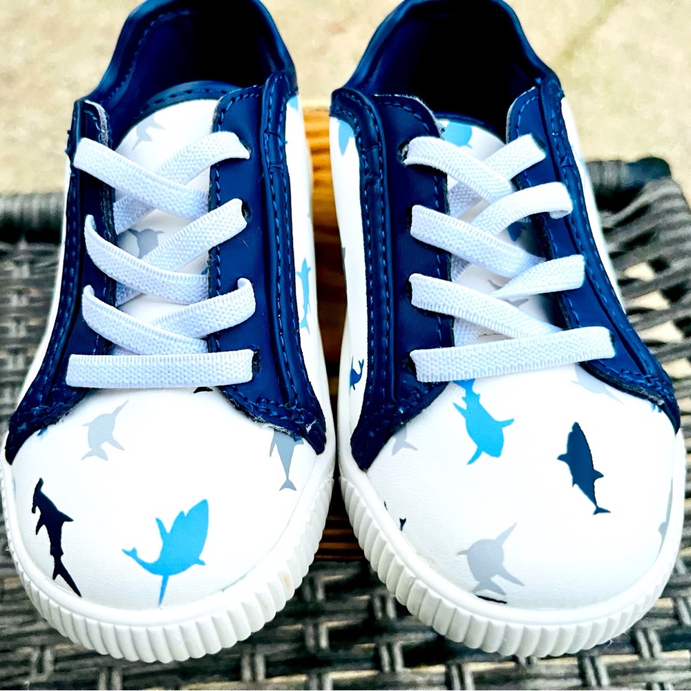 Carter’s Toddler boys size 7 shoes